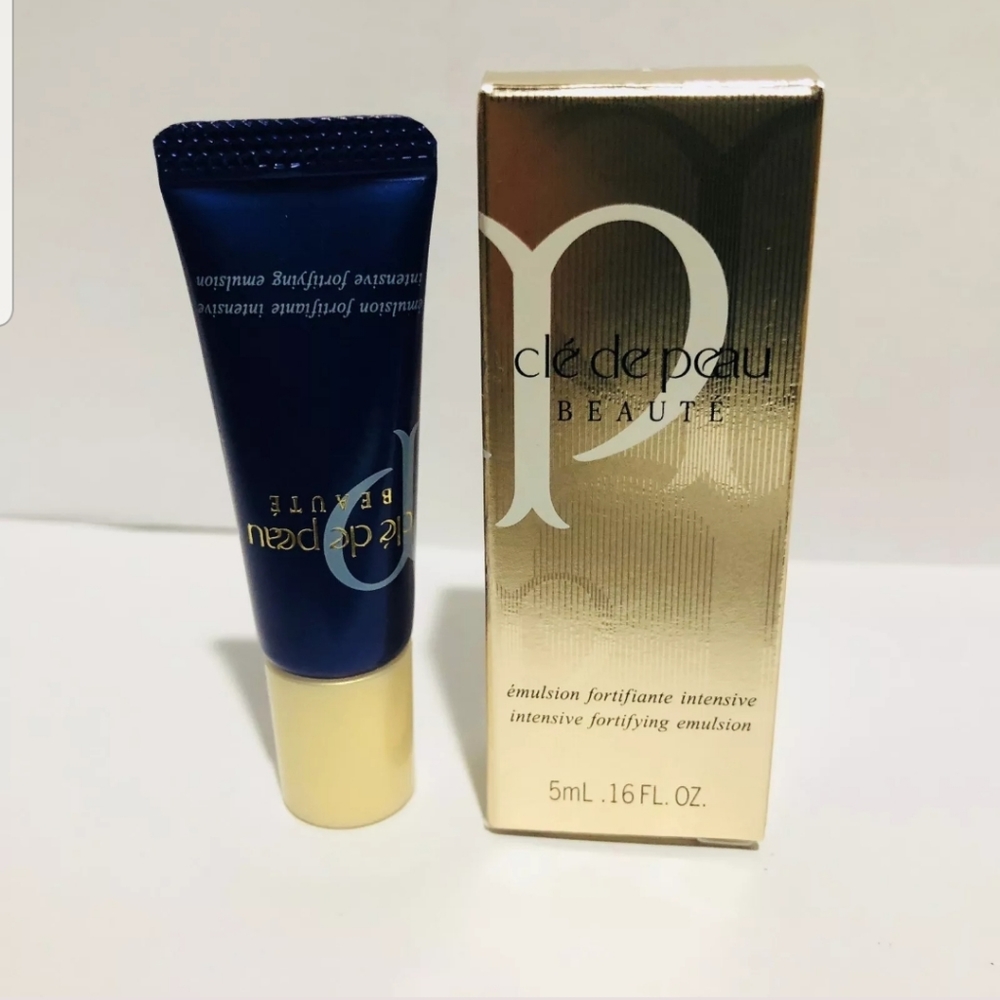 CLE DE PEAU BEAUTE - Intensive Fortifying emu